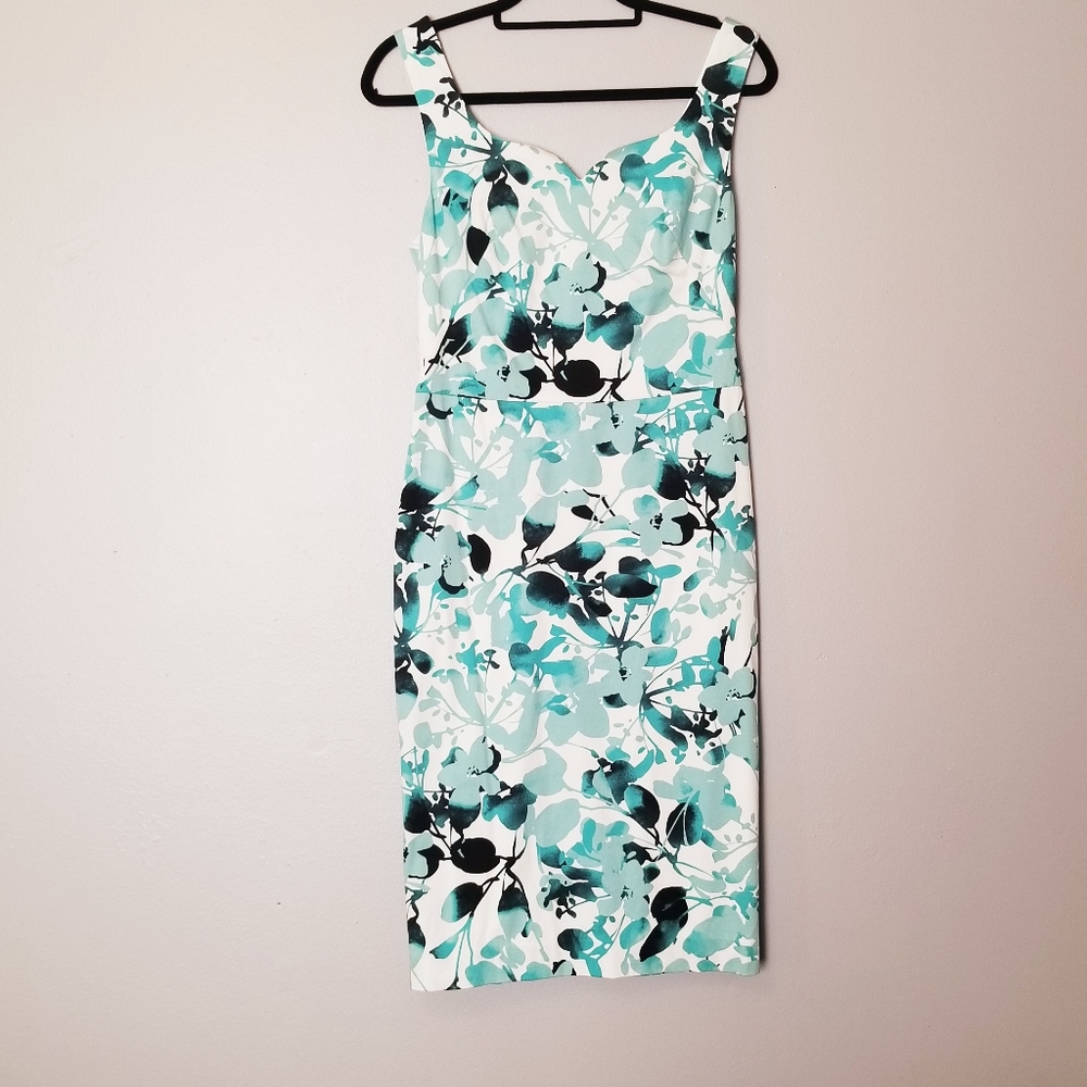 The Limited Floral Dress 🤍